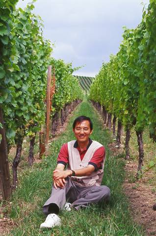 42160014_Huang at an Italian Vineyard